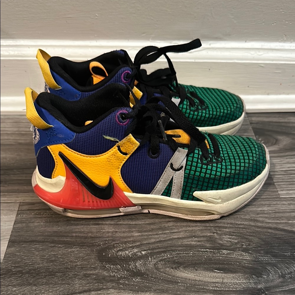 Nike LeBron Witness Sneakers